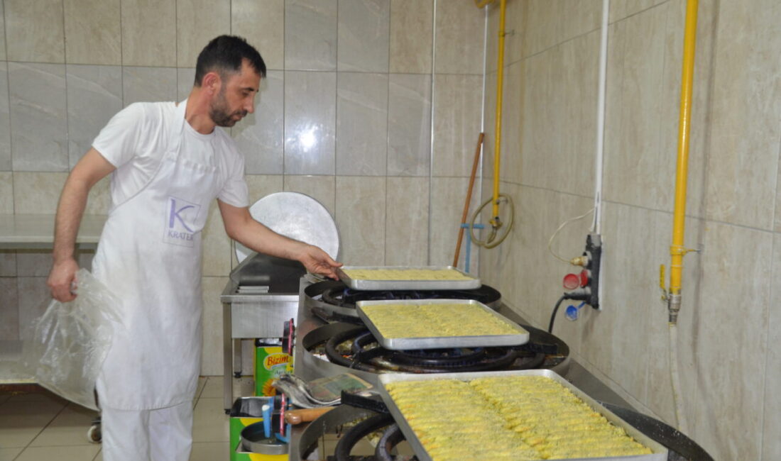 MUŞ (AA) – Muş'ta tatlıcılar, Kurban Bayramı için verilen siparişlerin