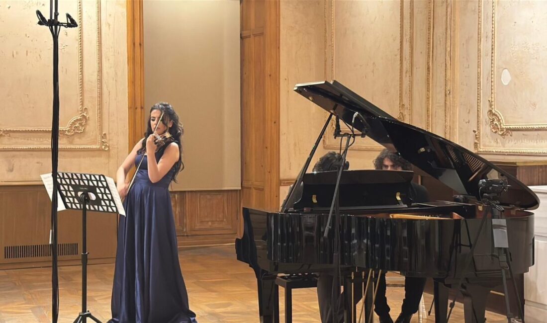 İSTANBUL (AA) – Keman virtüözü, besteci ve solist Melisa Uzunarslan