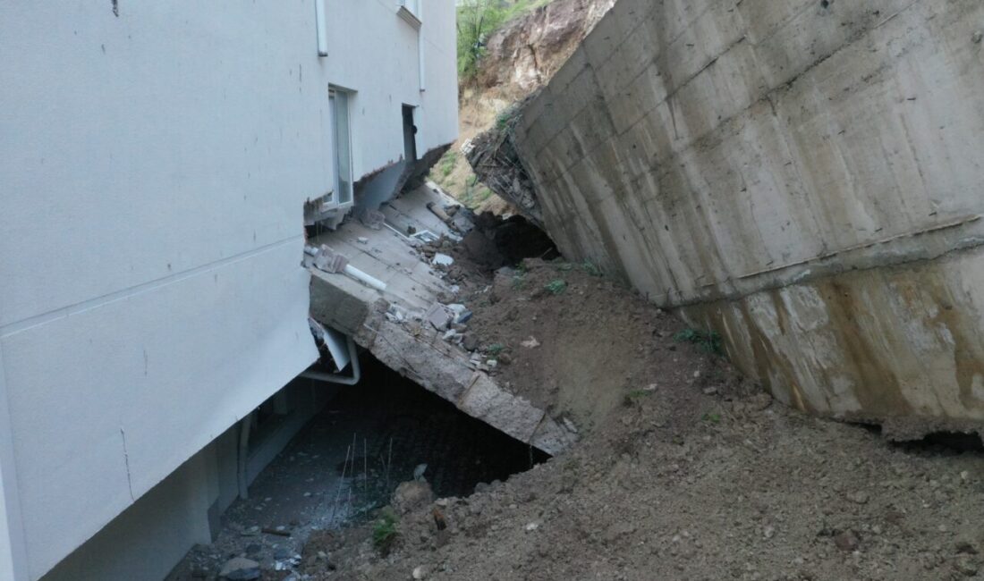 - 3 katlı apartman ve özel anaokulu tahliye edildi