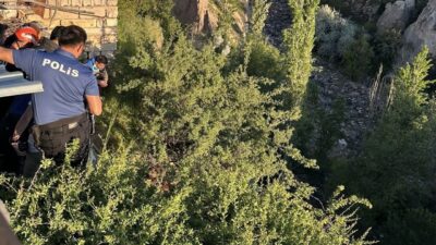 NEVŞEHİR (AA) – Nevşehir'de dere yatağına düşerek ağaç dalında takılı