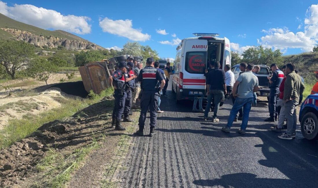 NEVŞEHİR (AA) – Nevşehir'in Ürgüp ilçesinde devrilen kamyonun sürücüsü yaralandı.