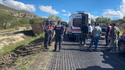 NEVŞEHİR (AA) – Nevşehir'in Ürgüp ilçesinde devrilen kamyonun sürücüsü yaralandı.