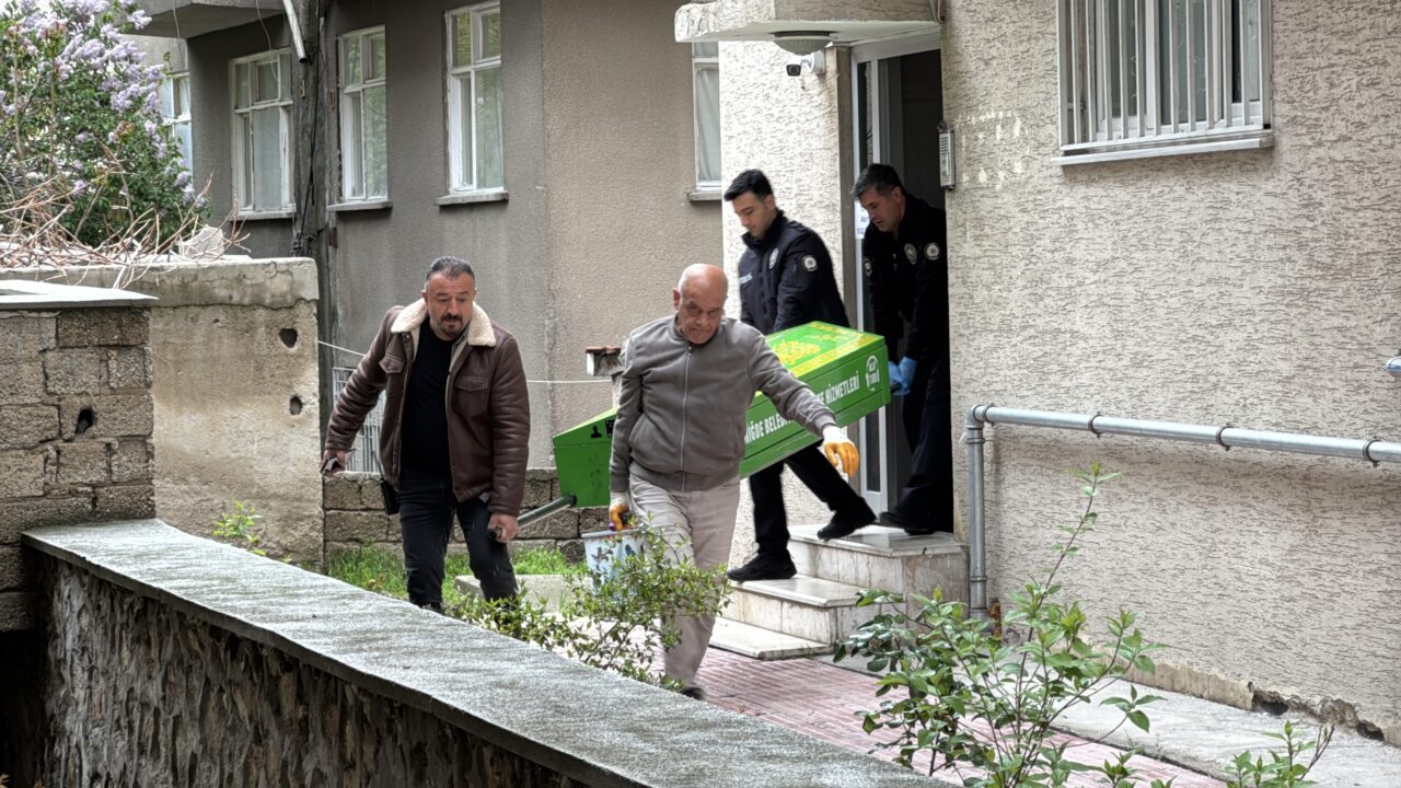 NİĞDE (AA) – Niğde'de yakınlarının haber alamadığı kişi apart evde