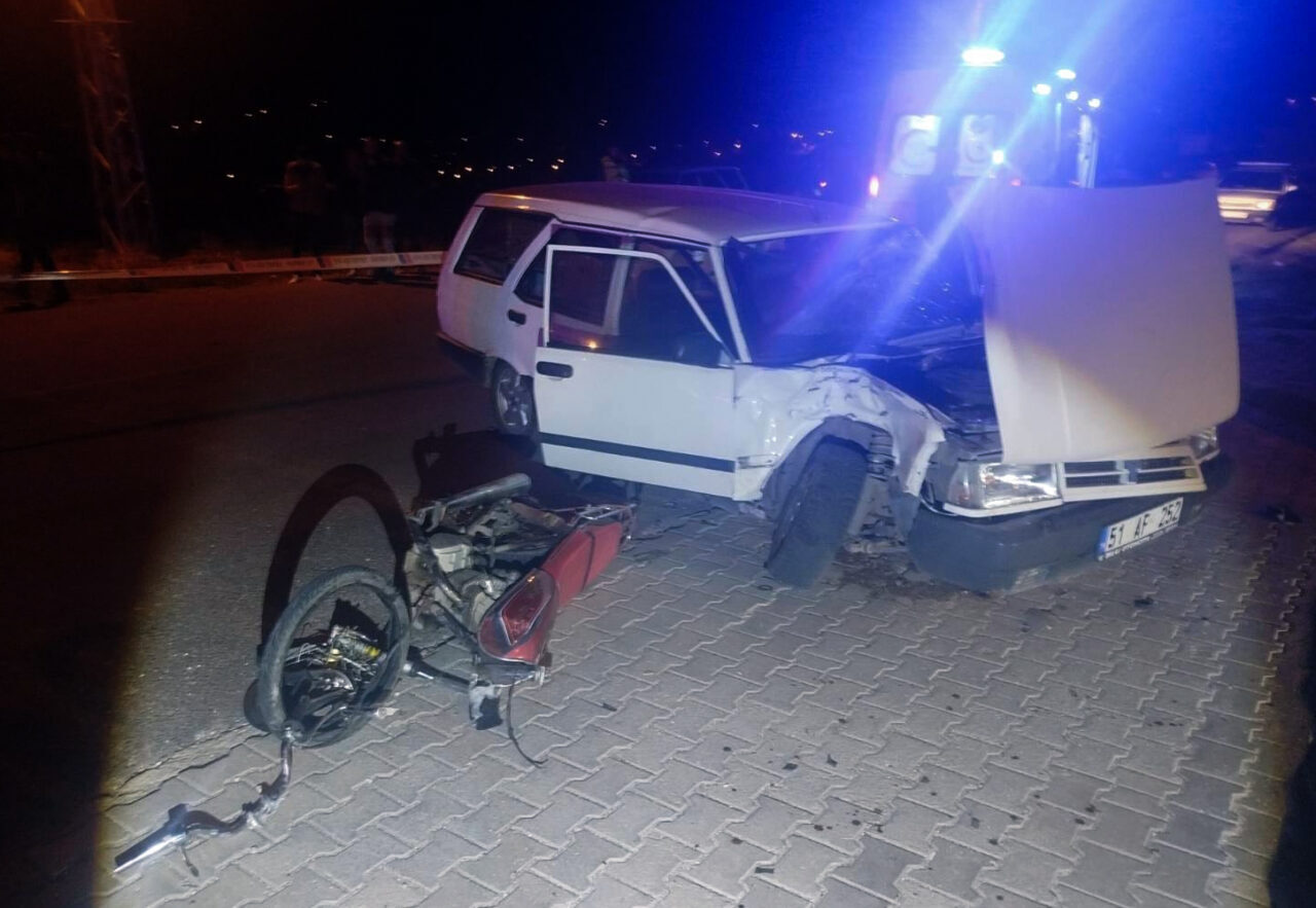 NİĞDE (AA) – Niğde'de otomobil ile motosikletin çarpıştığı kazada 1