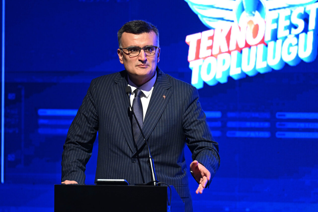 - Rektör Prof. Dr. Ahmet Yozgatlıgil:
- "Bizler savunma sanayisine ve