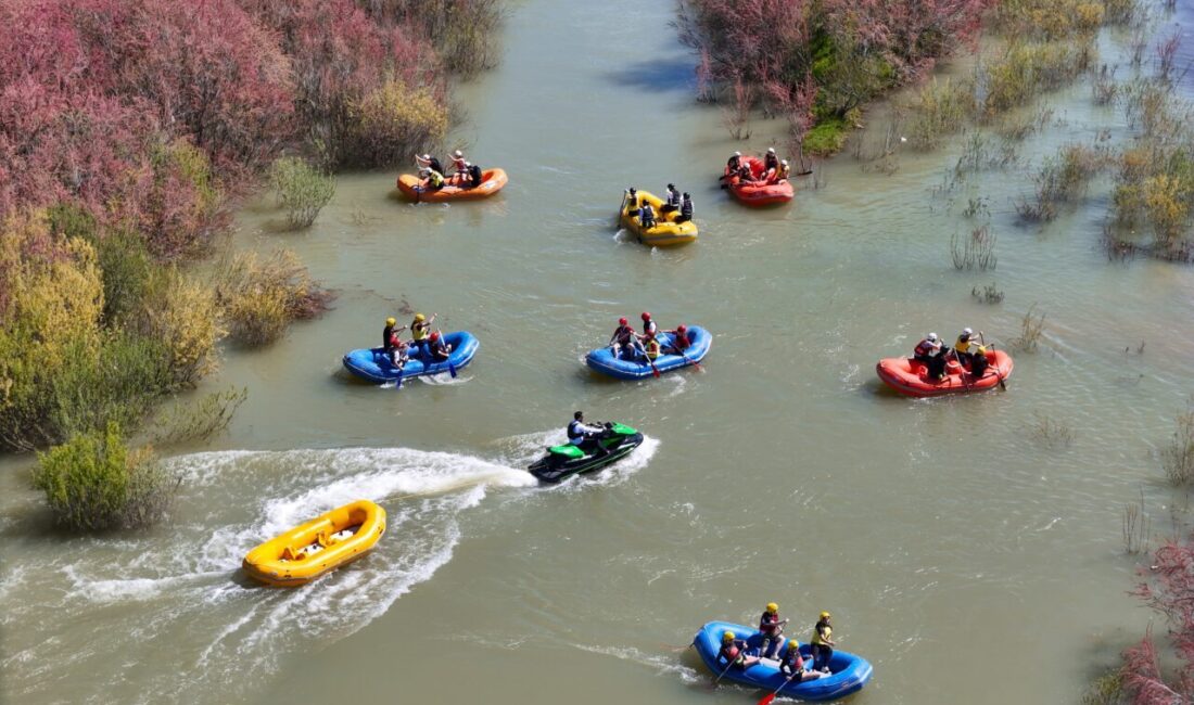 - Genç ilçesindeki Murat Nehri'nde düzenlenen şampiyonada, 10 ilden gelen
