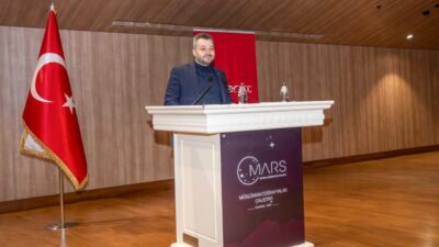 - Çeşitli illerden gelen öğrenciler, Haliç Üniversitesi'nde düzenlenen İstanbul Müslüman