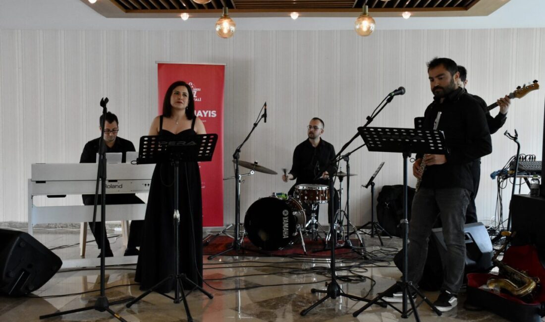 ORDU (AA) – Ordu'nun Altınordu ilçesinde düzenlenen "Ordu Caz Festivali"
