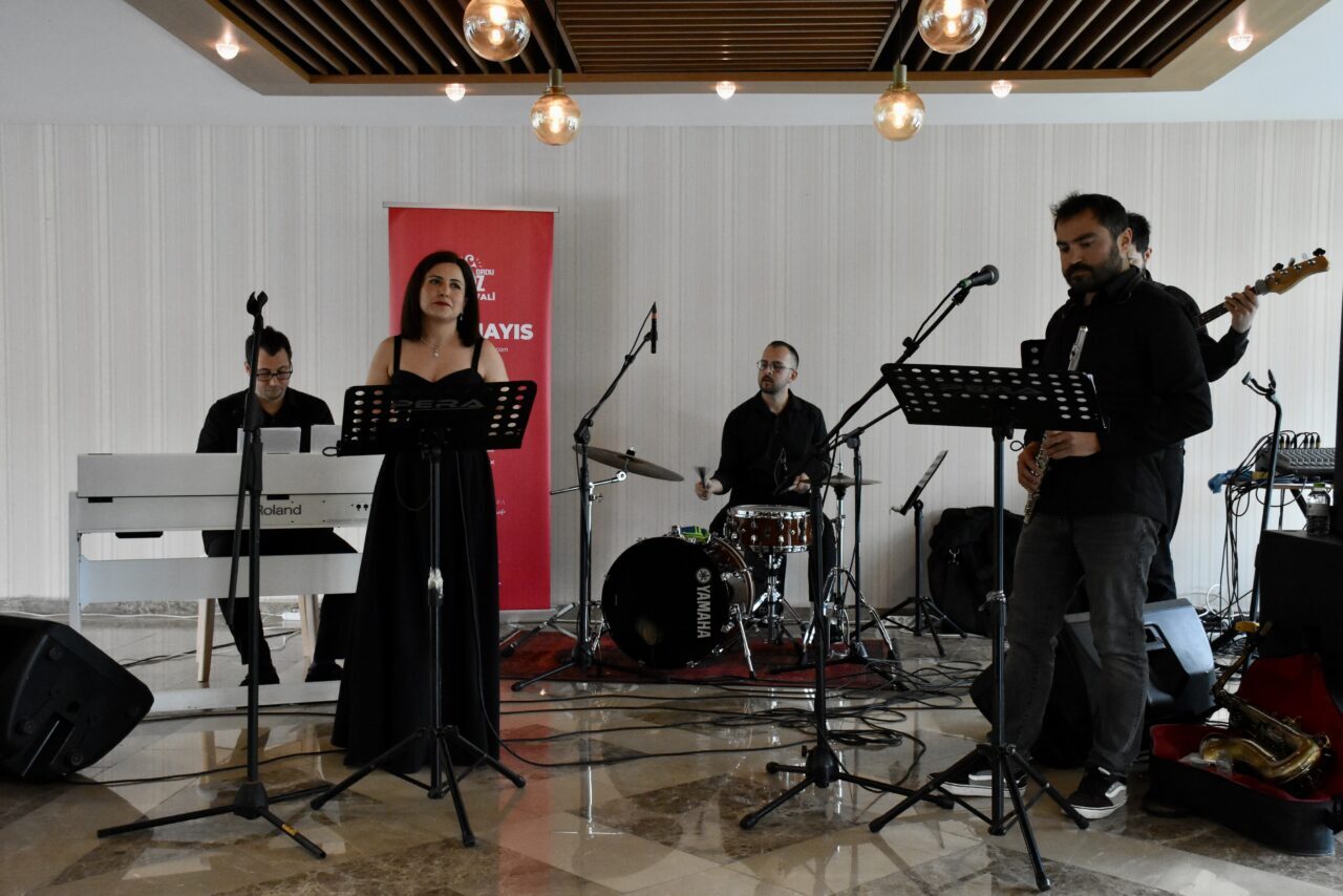 ORDU (AA) – Ordu'nun Altınordu ilçesinde düzenlenen "Ordu Caz Festivali"