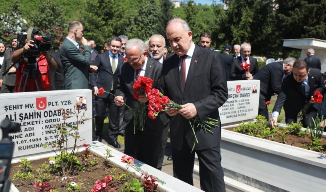 ORDU/ARTVİN (AA) – Ordu ve Artvin'de Kurban Bayramı arifesinde şehitliklere