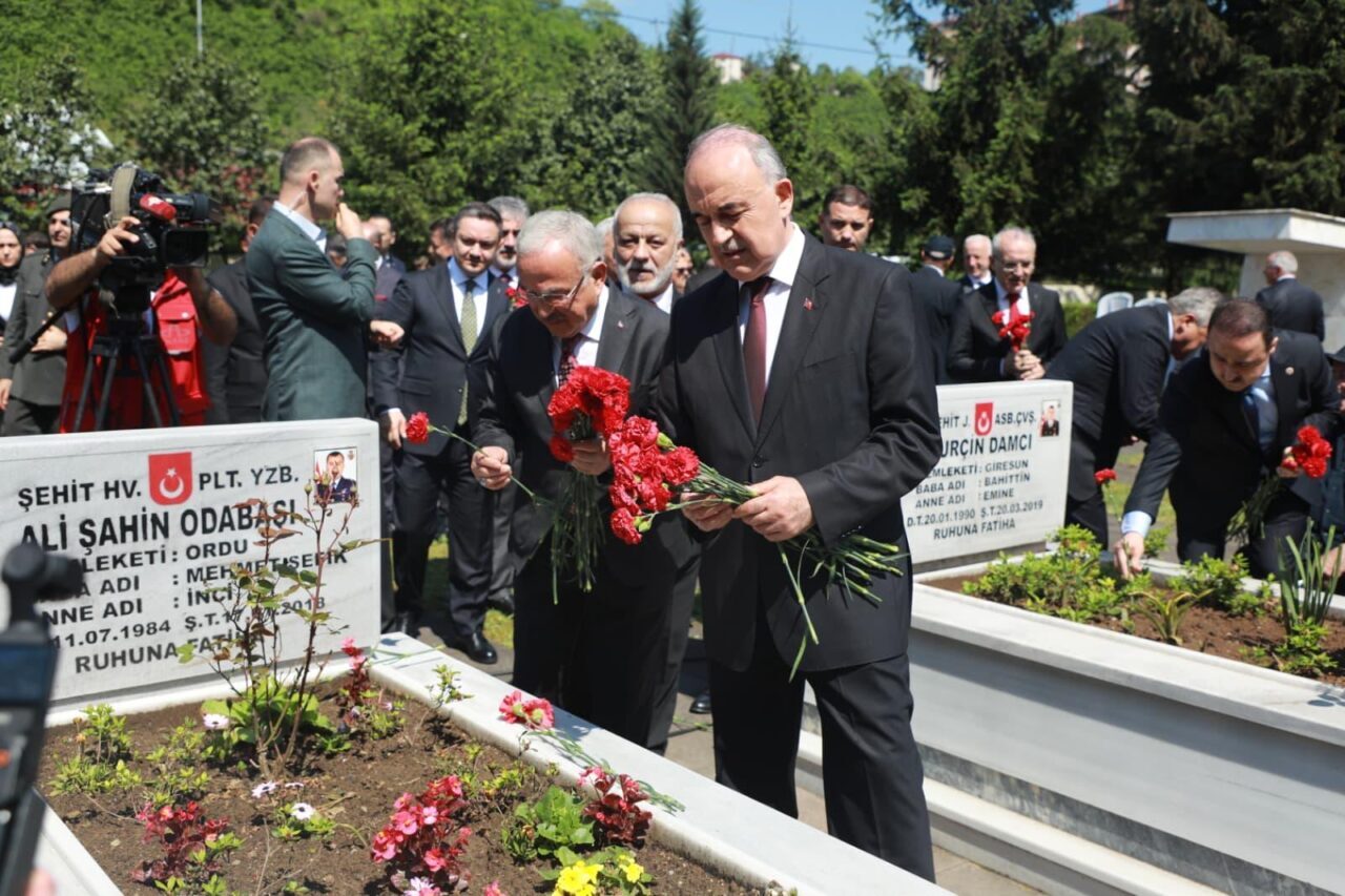 ORDU/ARTVİN (AA) – Ordu ve Artvin'de Kurban Bayramı arifesinde şehitliklere