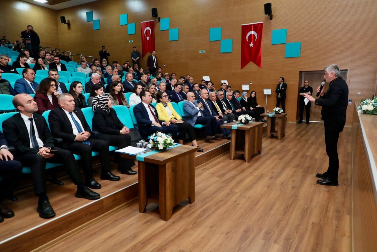 - Maden ve Petrol İşleri Genel Müdürü Arslan Narin:
- "Madeni
