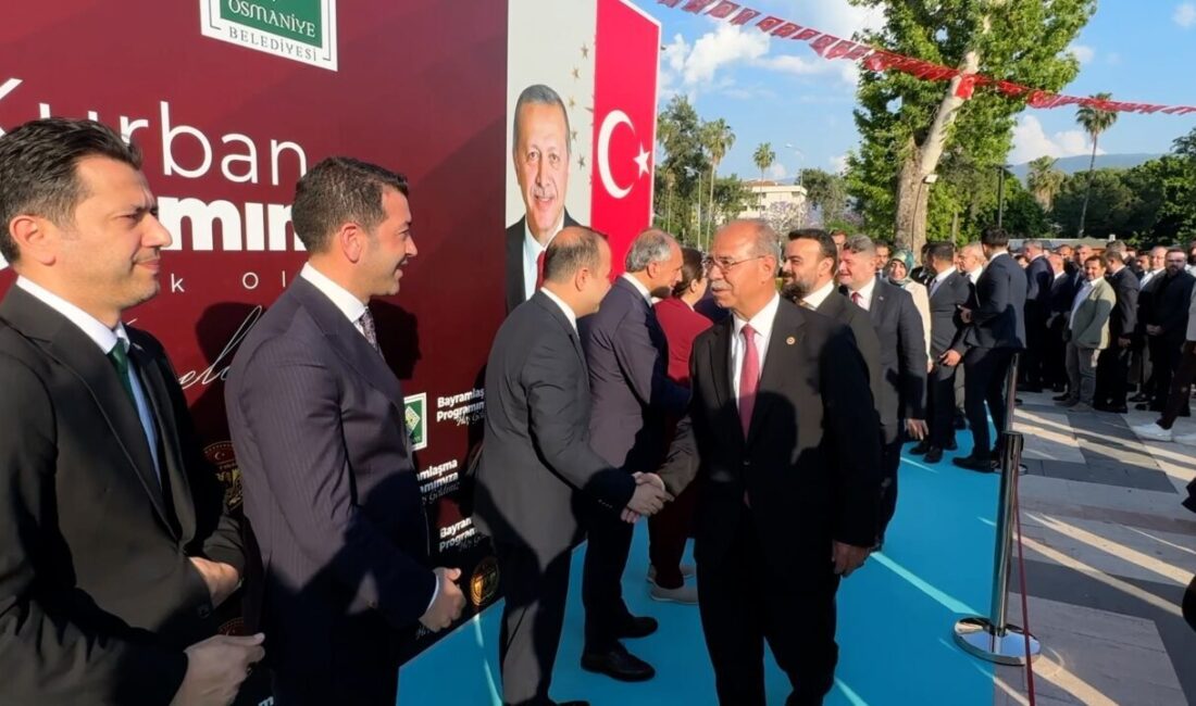 OSMANİYE (AA) – Osmaniye'de Kurban Bayramı dolayısıyla bayramlaşma programı düzenlendi.