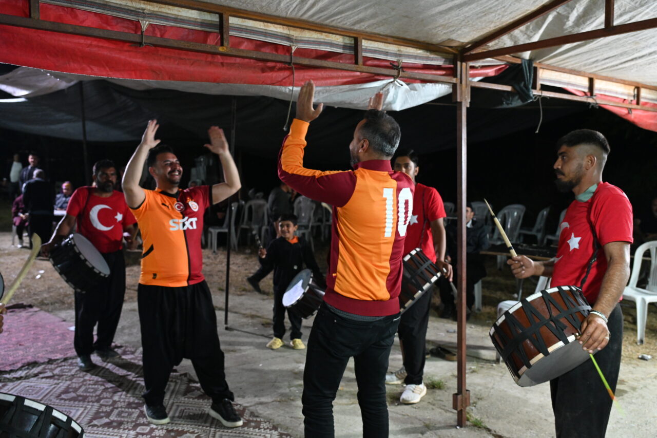 OSMANİYE (AA) – Osmaniye'nin Kadirli ilçesinde dünyaevine giren Ferhat ve