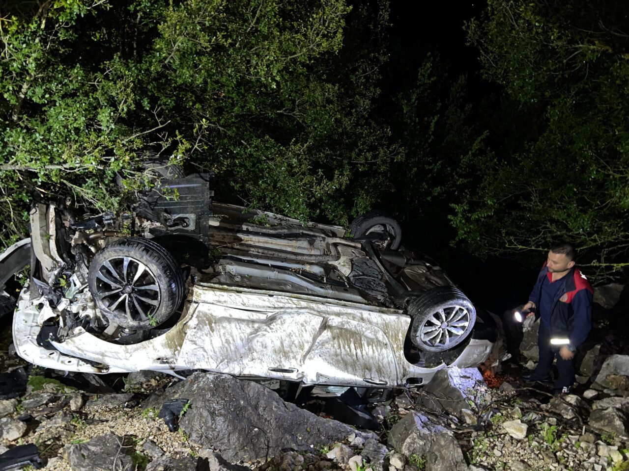 OSMANİYE (AA) – Osmaniye'nin Kadirli ilçesinde otomobilin şarampole devrilmesi sonucu