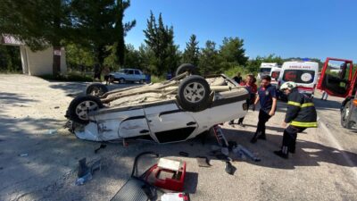 OSMANİYE (AA) – Osmaniye'nin Kadirli ilçesinde, park halindeki kamyonete çarpan