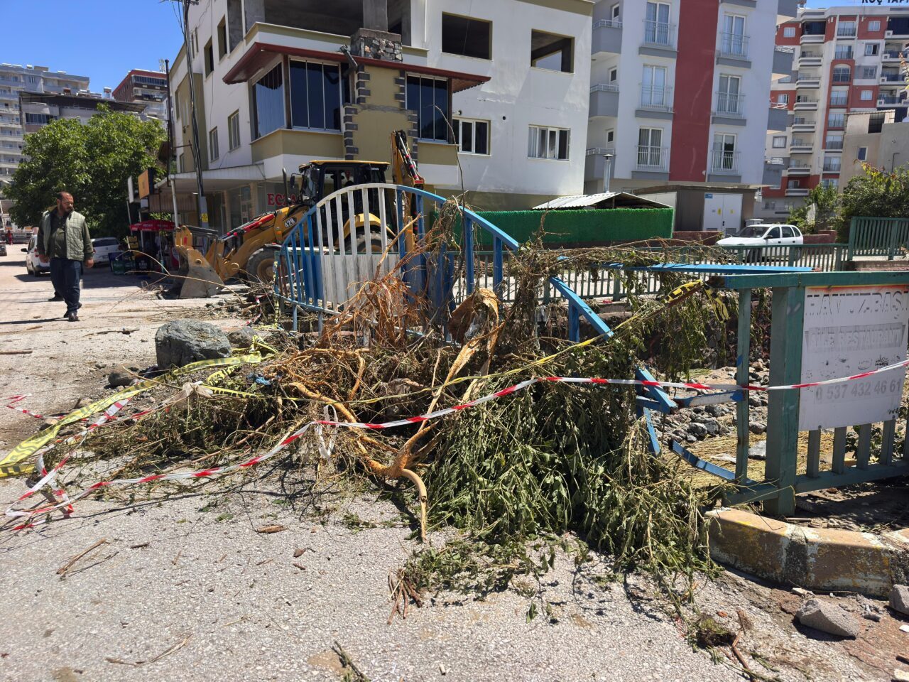 OSMANİYE (AA) – Osmaniye'nin Düziçi ve Bahçe ilçelerinde sağanaktan etkilenen
