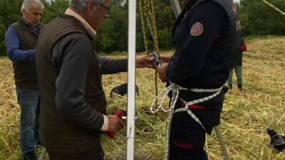 OSMANİYE (AA) – Osmaniye'nin Kadirli ilçesinde su kuyusuna düşen tilki,