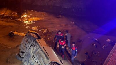 OSMANİYE (AA) – Osmaniye'nin Düziçi ilçesinde sulama kanalına devrilen otomobildeki