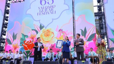 - Festival kapsamında 150 milyon çiçeğin dikildiği Namangan, "Bir ay