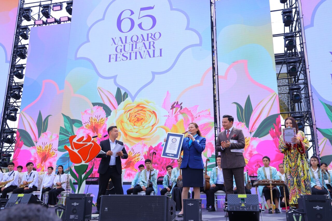 - Festival kapsamında 150 milyon çiçeğin dikildiği Namangan, "Bir ay