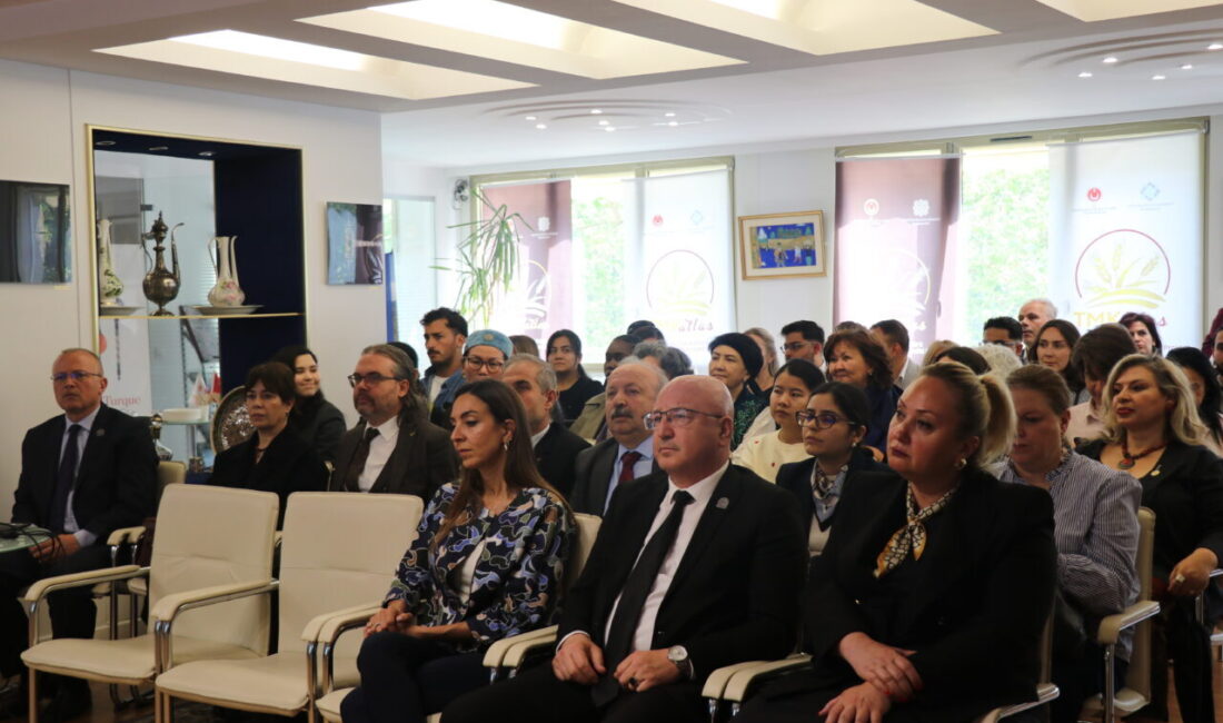 - Atatürk Kültür Merkezi Başkanı Doç. Dr. Zeki Eraslan:
- "Bu