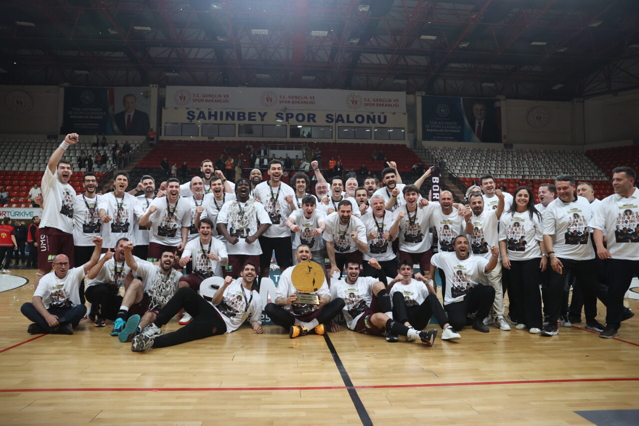 - Gaziantep Basketbol: 65 - Parmos Bordo: 79
- Balıkesir ekibi,