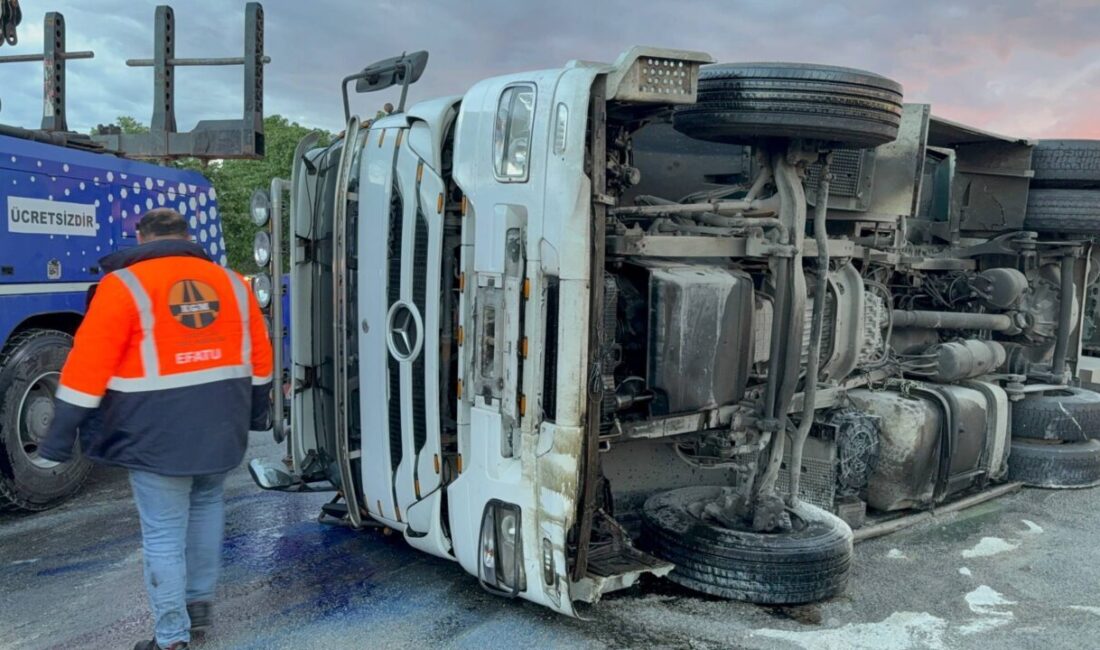 İSTANBUL (AA) – Pendik'te tırın devrilmesi sonucu trafik yoğunluğu oluştu.