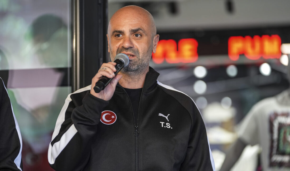 - TBF Başkanı Hidayet Türkoğlu:
"Basketbolun yalnızca sahada oynanan bir oyun