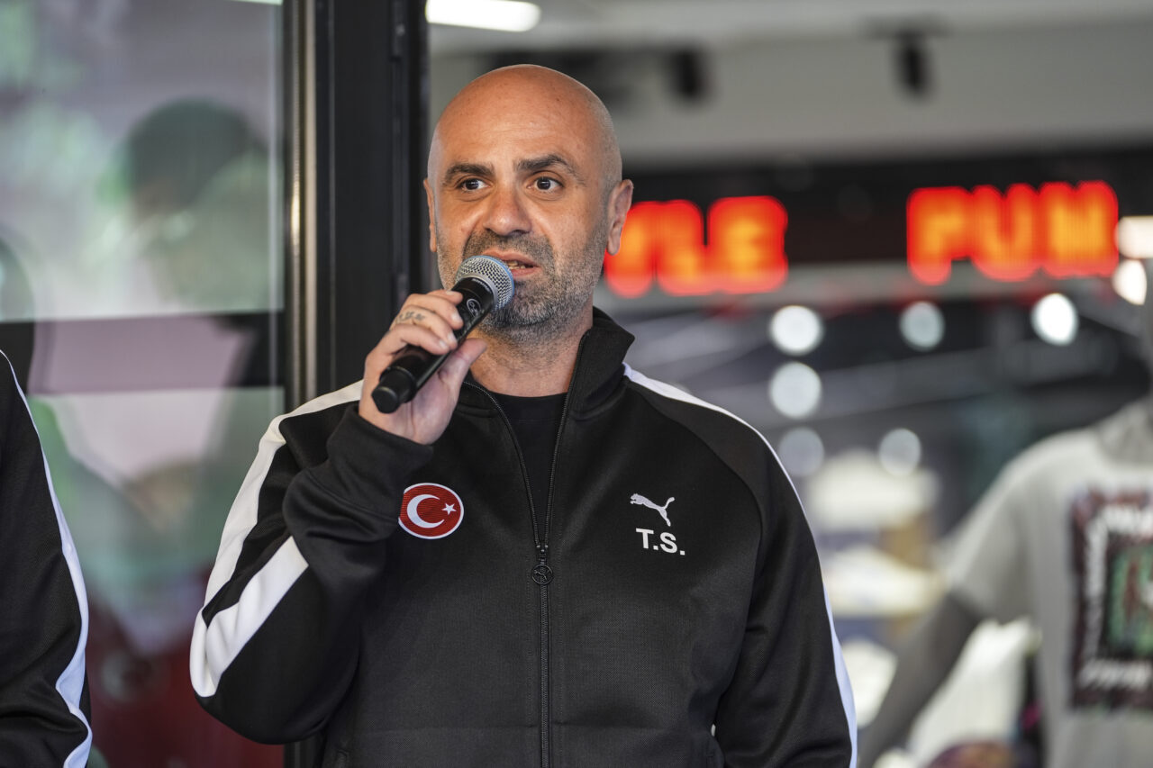 - TBF Başkanı Hidayet Türkoğlu:
"Basketbolun yalnızca sahada oynanan bir oyun