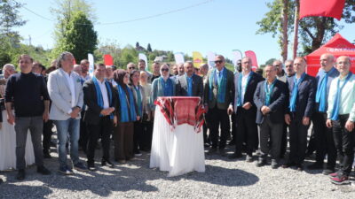 RİZE (AA) – Rize'nin Ardeşen ilçesinde, "Bir Yaprakla Başlar" sloganıyla