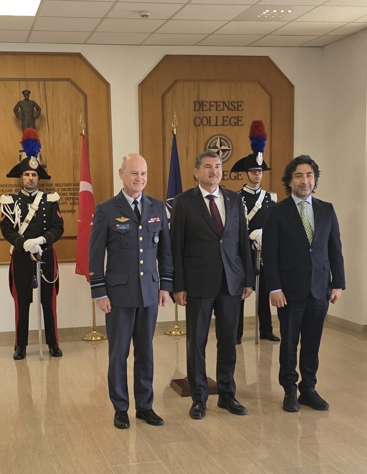 - Panelde, Türkiye'nin mevcut küresel güvenlik ortamındaki stratejik rolü kapsamlı