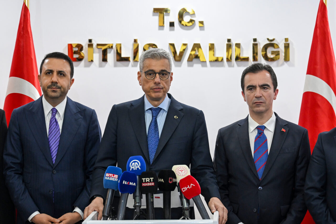 - "Bitlis'ten başka kente hasta gitmesini engelleyecek şekilde bütün planlamalarımızı