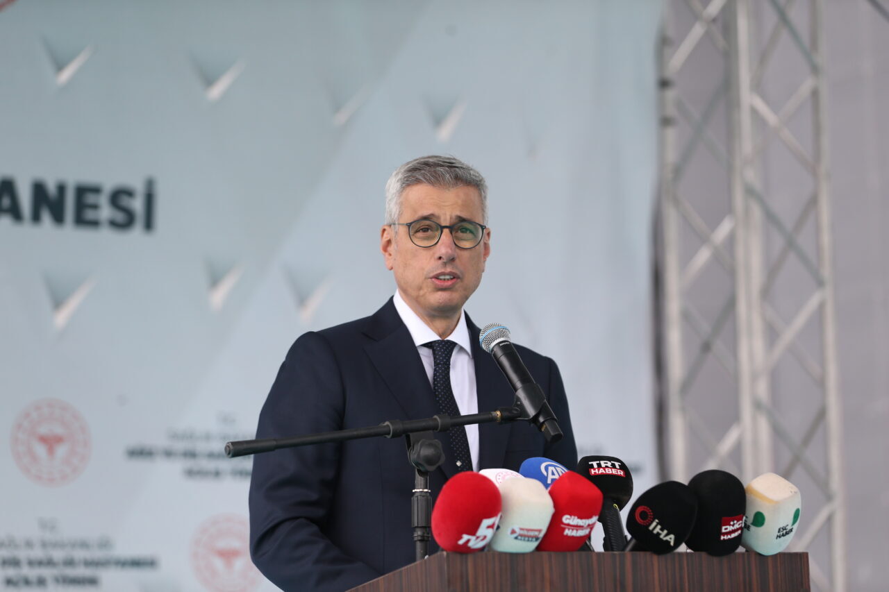 - "İnşallah Türkiye nasıl sağlık hizmetinde örnek olmuşsa, sağlık teknolojisi