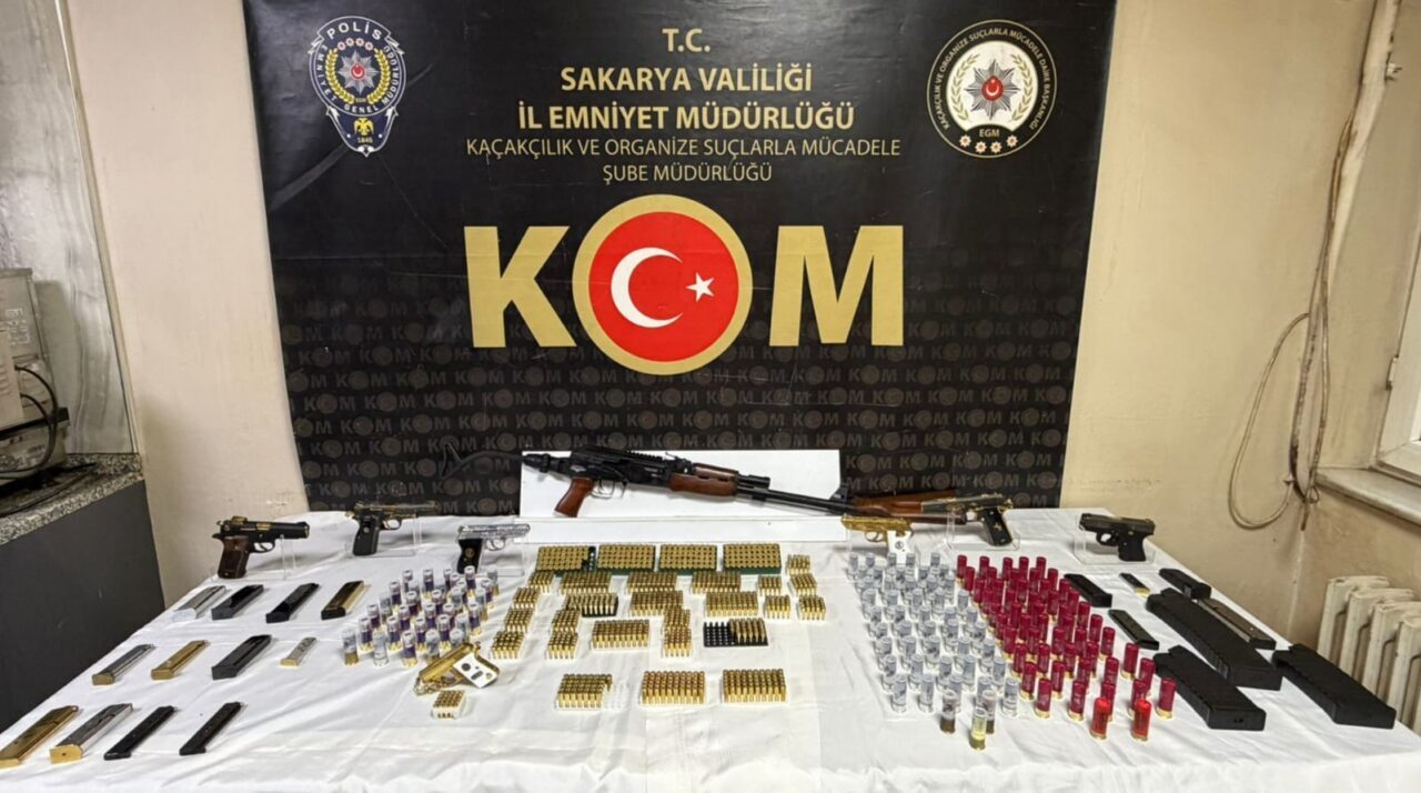 SAKARYA (AA) – Sakarya'da 7 ruhsatsız tabanca ele geçirilen operasyonda