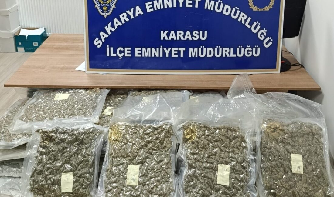 SAKARYA (AA) – Sakarya'nın Karasu ilçesinde sahile vuran çantada 21,5