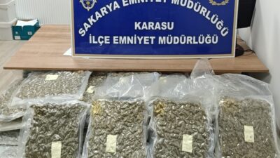 SAKARYA (AA) – Sakarya'nın Karasu ilçesinde sahile vuran çantada 21,5
