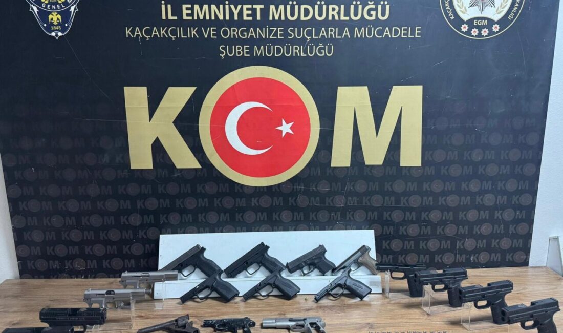 - Operasyonda 17 ruhsatsız tabanca ile çeşitli silah parçaları ele