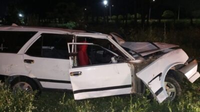 SAMSUN (AA) – Samsun'un Çarşamba ilçesinde devrilen otomobildeki 6 kişi