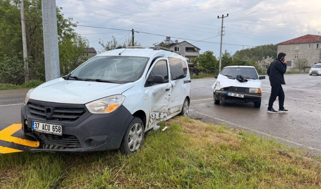 SAMSUN (AA) – Samsun'un Alaçam ilçesinde, iki otomobilin çarpıştığı kazada