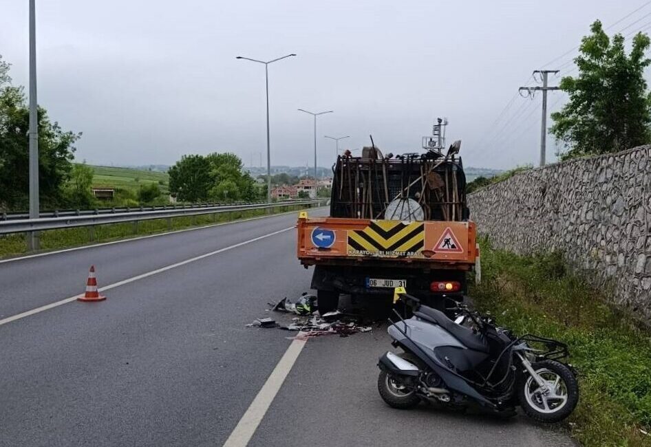SAMSUN (AA) – Samsun'un 19 Mayıs ilçesinde, yolun kenarındaki kamyonete