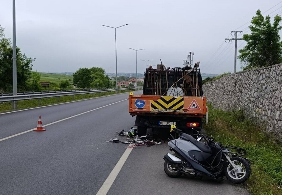 SAMSUN (AA) – Samsun'un 19 Mayıs ilçesinde, yolun kenarındaki kamyonete