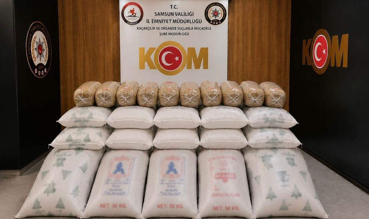 SAMSUN (AA) – Samsun'da kamyonette 770 kilogram kaçak tütün ele