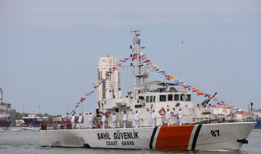 - Sahil Güvenlik ekipleri helikopterlerle uçuş gösterisi sundu