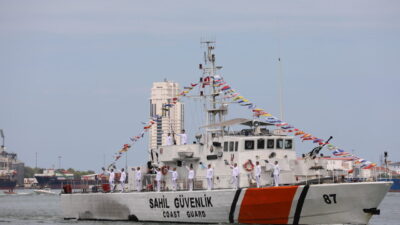 - Sahil Güvenlik ekipleri helikopterlerle uçuş gösterisi sundu