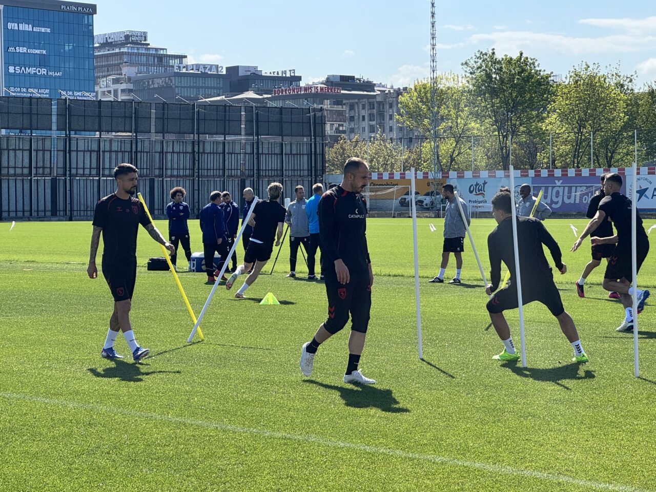 - "Üç kulvarda yarışıp bugün hala 5'incilik şansı bulunun Samsunspor,
