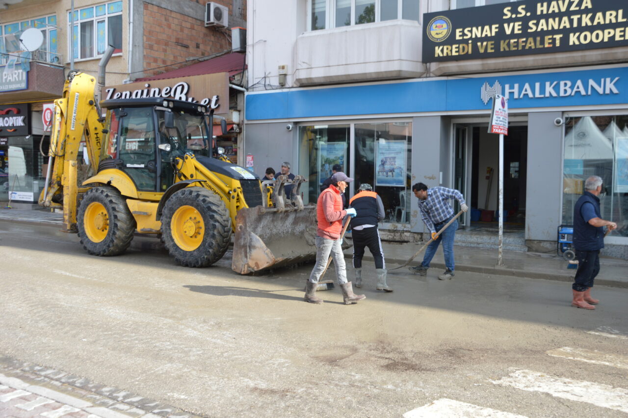 SAMSUN (AA) – Samsun'un Havza ilçesinde selin ardından yürütülen temizlik