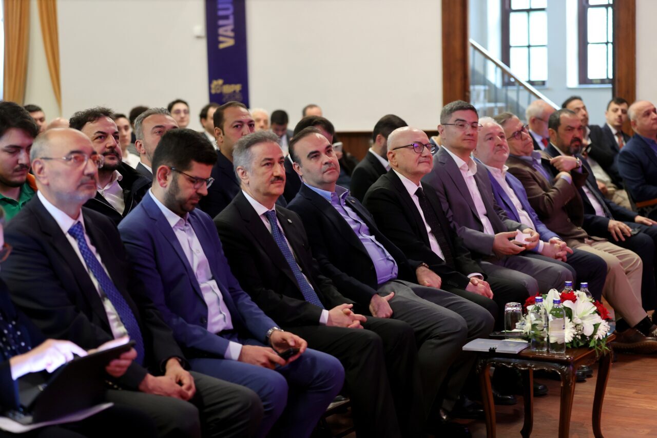 - "Sayın Cumhurbaşkanımızın liderliğinde, planlı sanayileşme hamlelerimizle, katma değerli üretimi