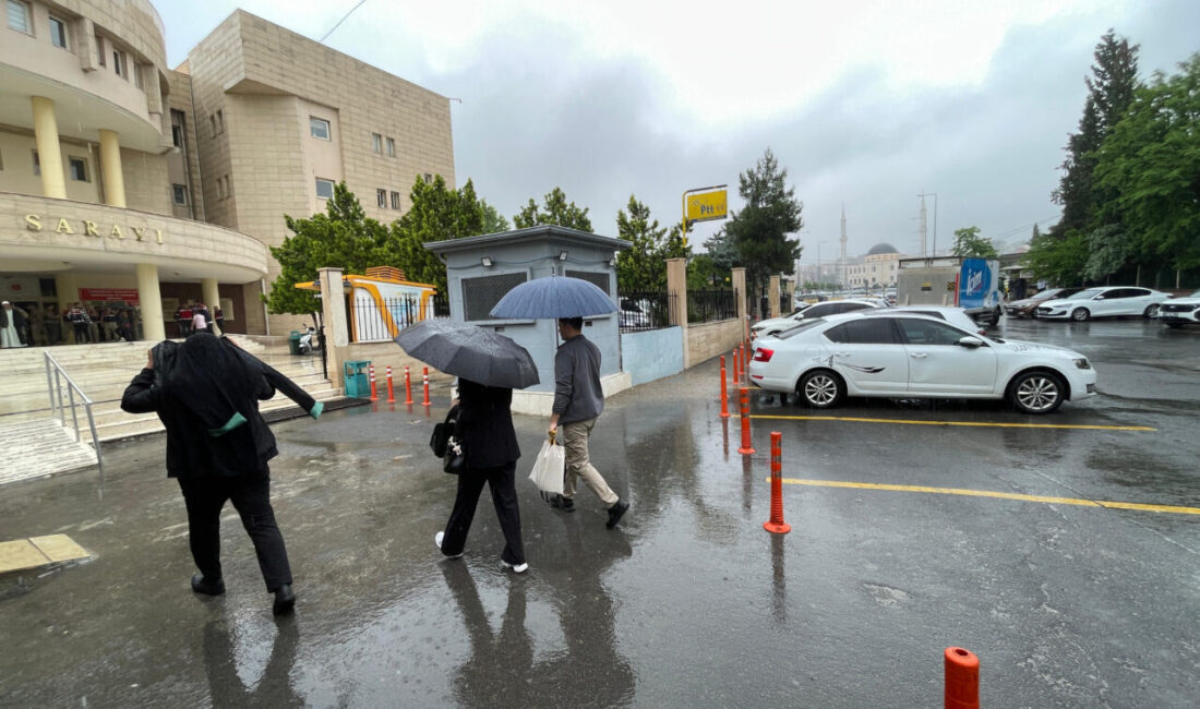 ŞANLIURFA (AA) – Şanlıurfa'da sağanak günlük yaşamı olumsuz etkiledi. Kentte
