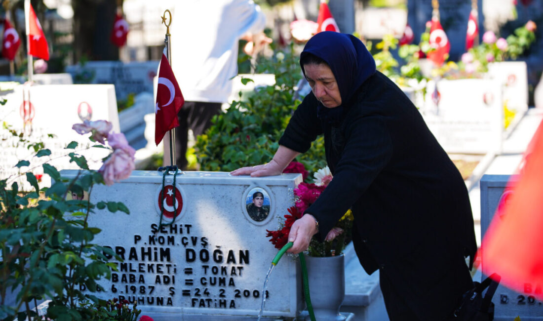 İSTANBUL (AA) – Şehit aileleri, Kurban Bayramı'nın ilk gününde Edirnekapı